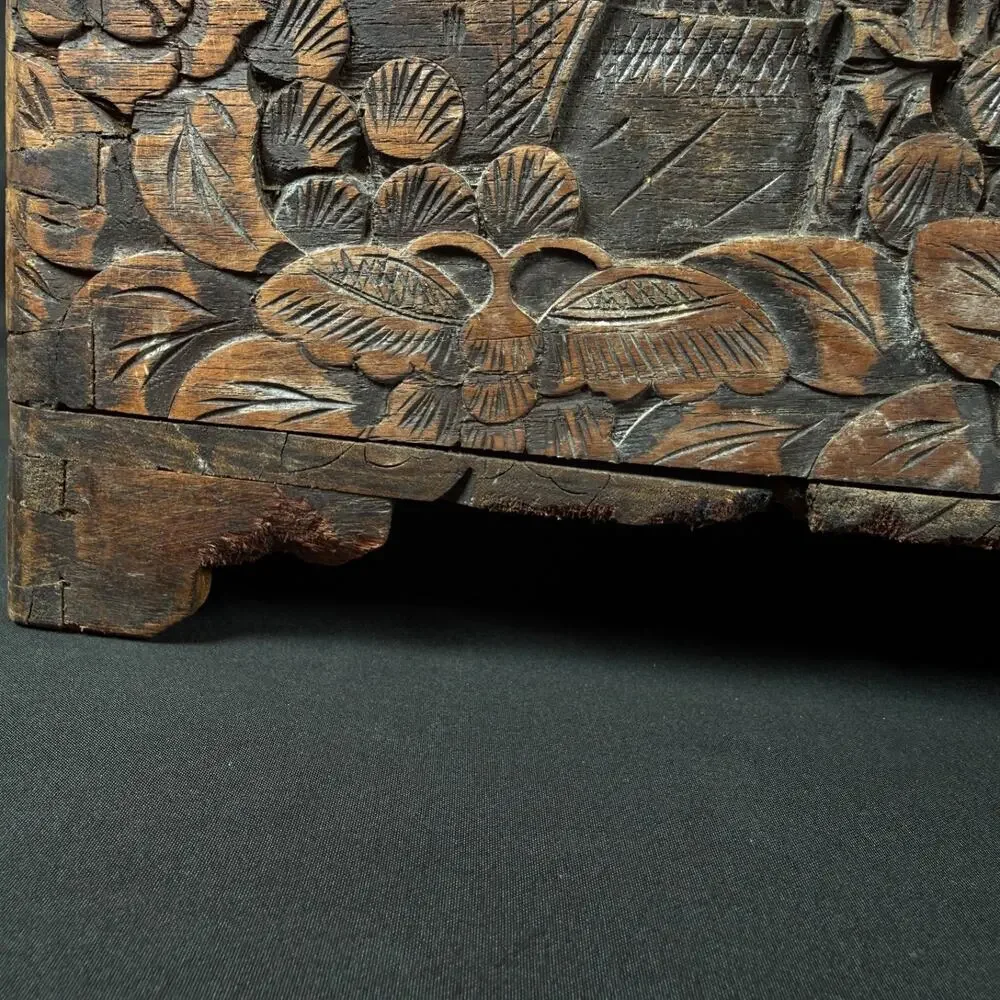 Hand CARVED CHINESE CAMPHORWOOD wood CHEST Jewelry Box Antique
